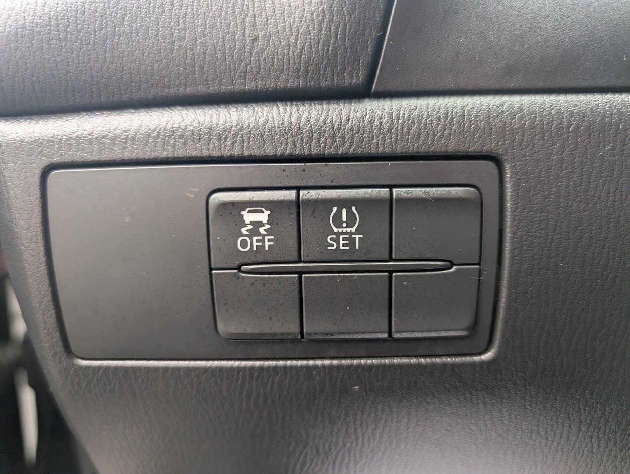 Mazda MAZDA3 i Sport MT 5-Door 2015