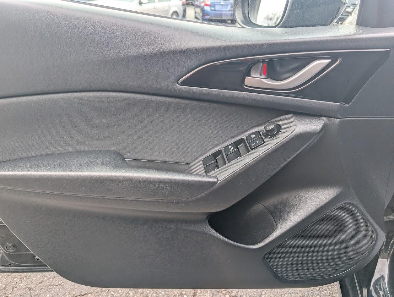 Mazda MAZDA3 i Sport MT 5-Door 2015