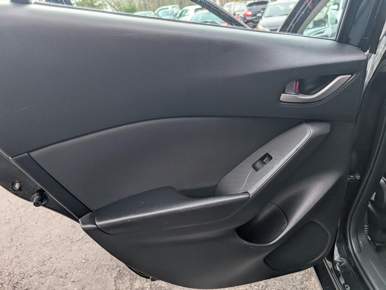 Mazda MAZDA3 i Sport MT 5-Door 2015