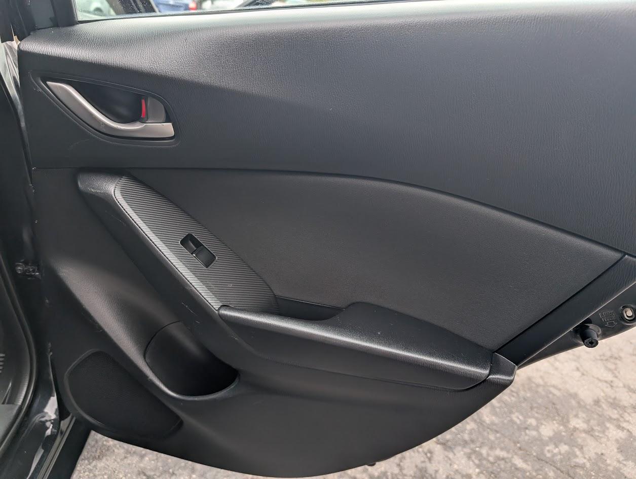 Mazda MAZDA3 i Sport MT 5-Door 2015