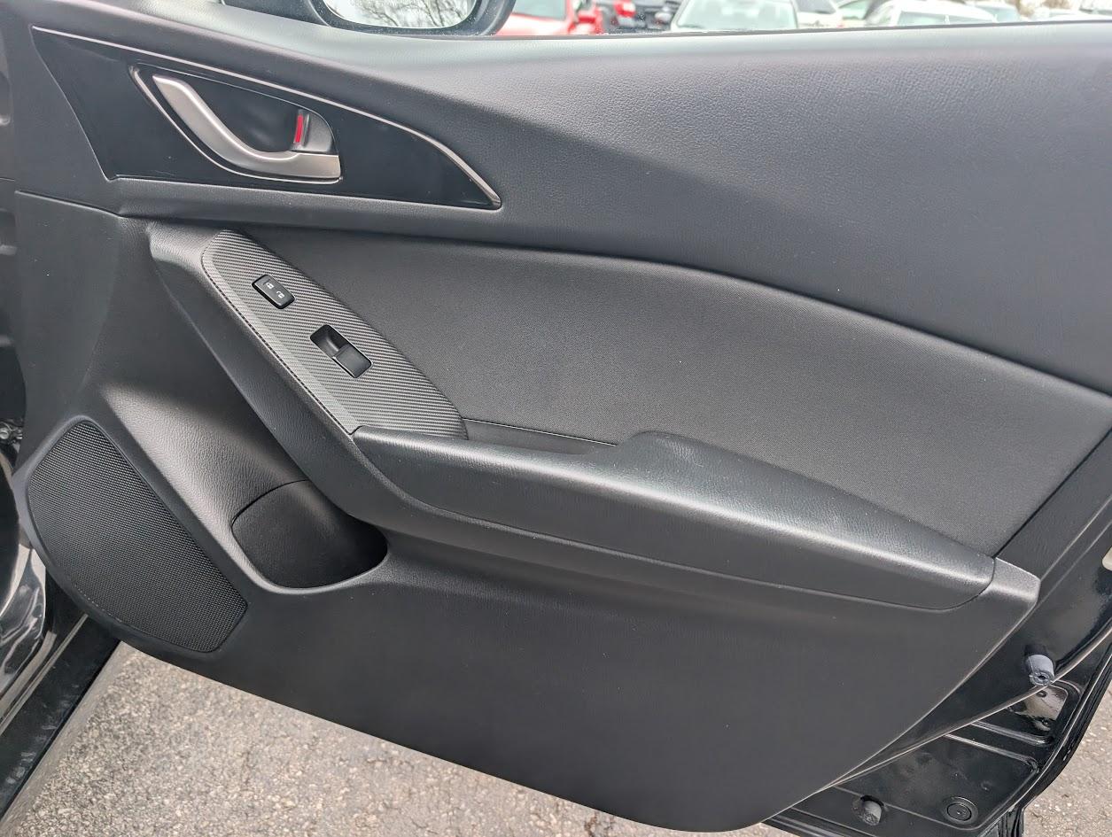 Mazda MAZDA3 i Sport MT 5-Door 2015