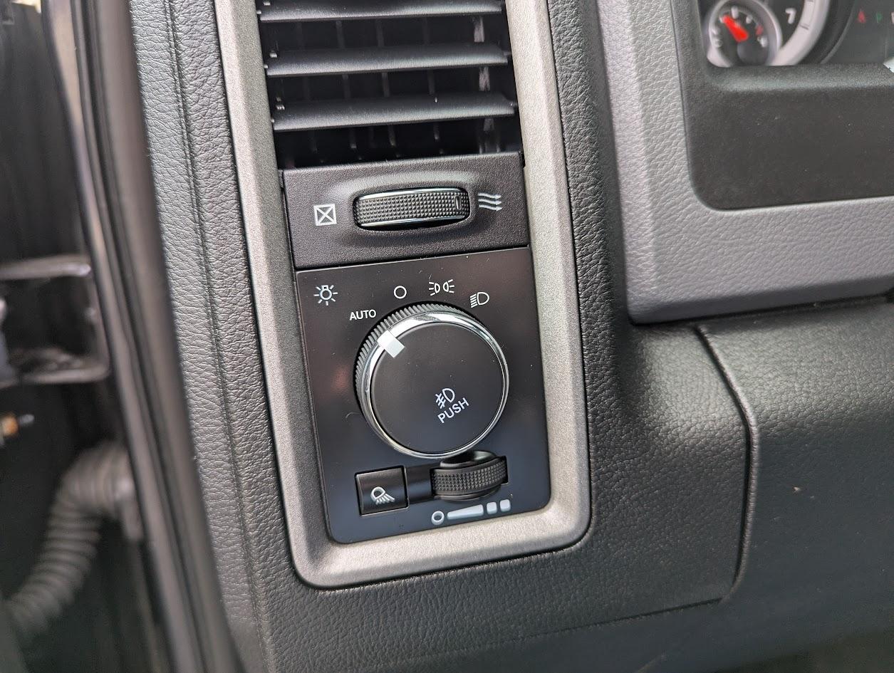 RAM 1500 Tradesman/Express Crew Cab SWB 2WD 2014