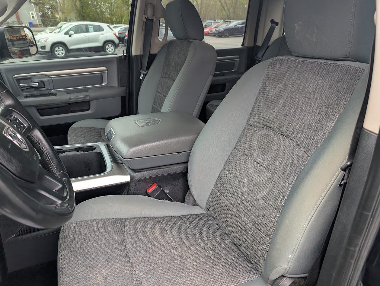 RAM 1500 Big Horn Crew Cab LWB 4WD 2016