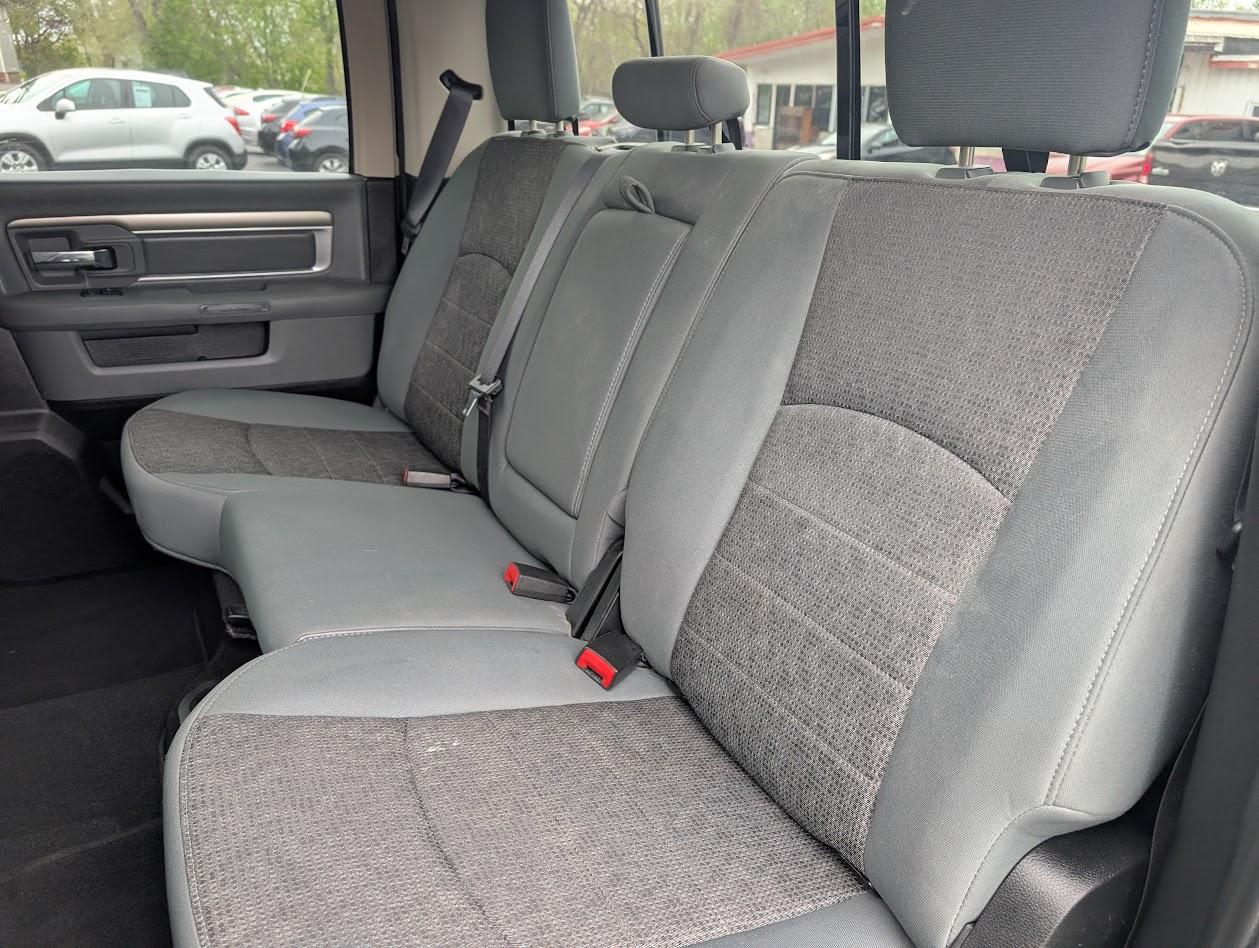 RAM 1500 Big Horn Crew Cab LWB 4WD 2016