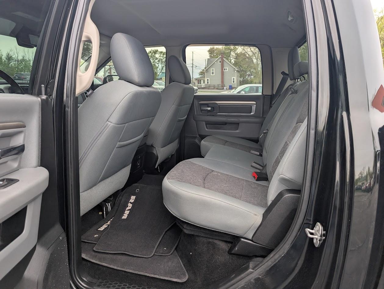 RAM 1500 Big Horn Crew Cab LWB 4WD 2016