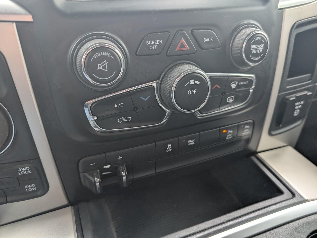 RAM 1500 Big Horn Crew Cab LWB 4WD 2016