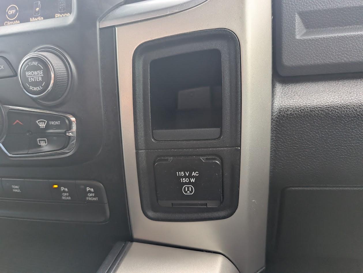 RAM 1500 Big Horn Crew Cab LWB 4WD 2016