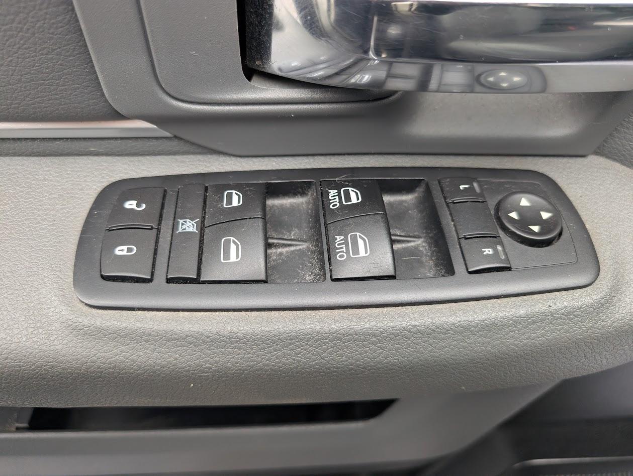 RAM 1500 Big Horn Crew Cab LWB 4WD 2016
