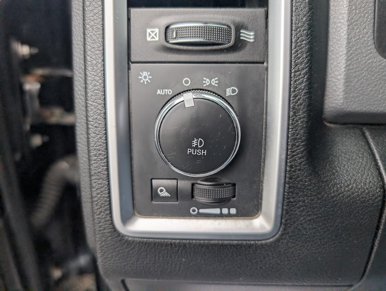 RAM 1500 Big Horn Crew Cab LWB 4WD 2016