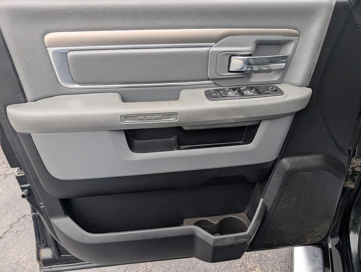 RAM 1500 Big Horn Crew Cab LWB 4WD 2016