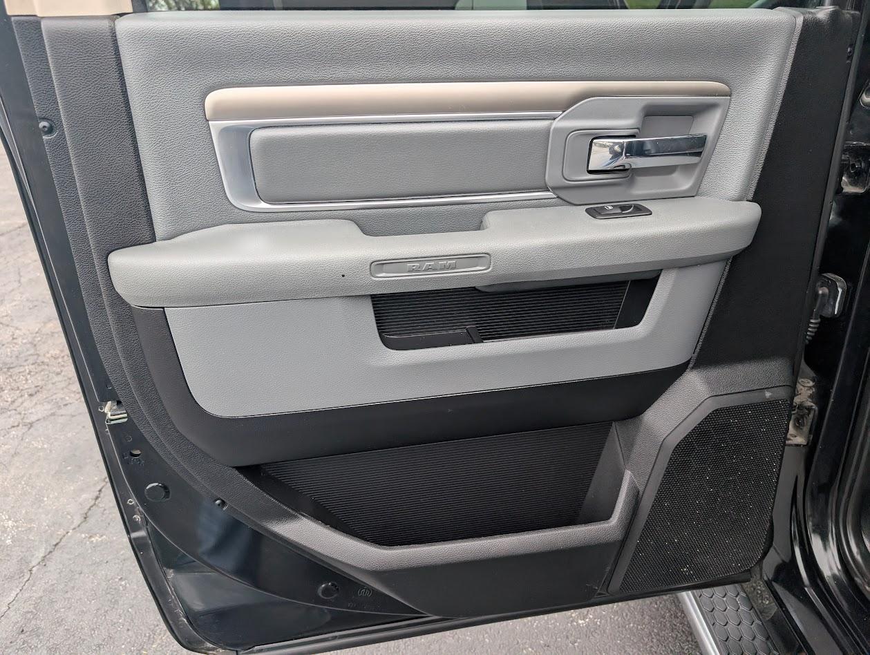 RAM 1500 Big Horn Crew Cab LWB 4WD 2016