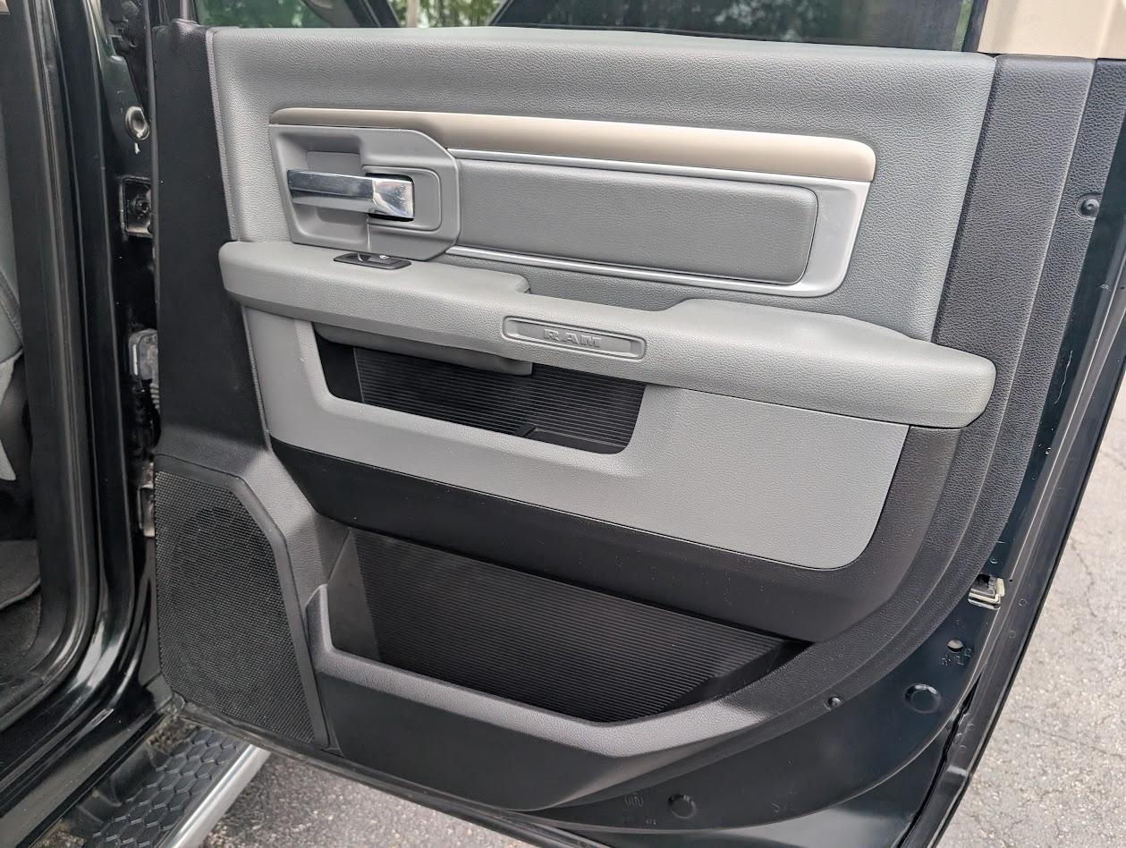 RAM 1500 Big Horn Crew Cab LWB 4WD 2016