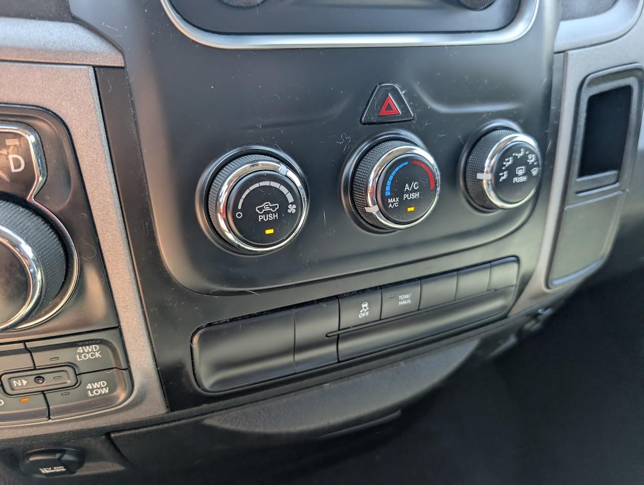 RAM 1500 Tradesman Quad Cab 4WD 2014
