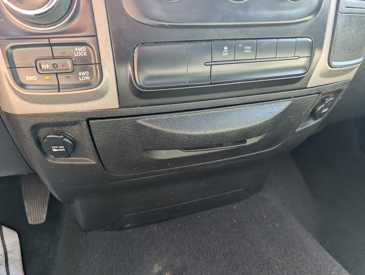 RAM 1500 Tradesman Quad Cab 4WD 2014
