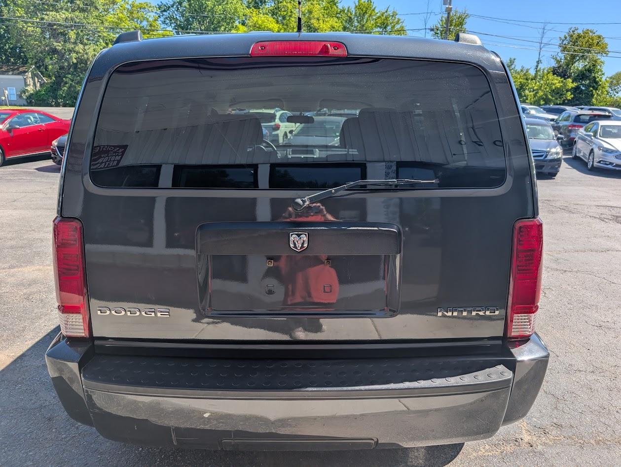 Dodge Nitro SE 4WD 2010