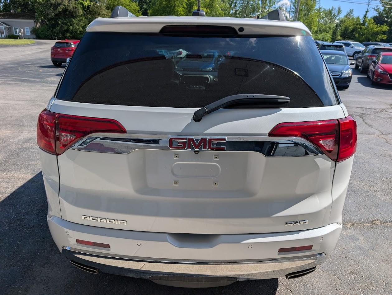 GMC Acadia Denali AWD 2017