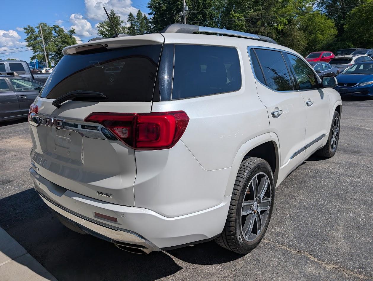 GMC Acadia Denali AWD 2017