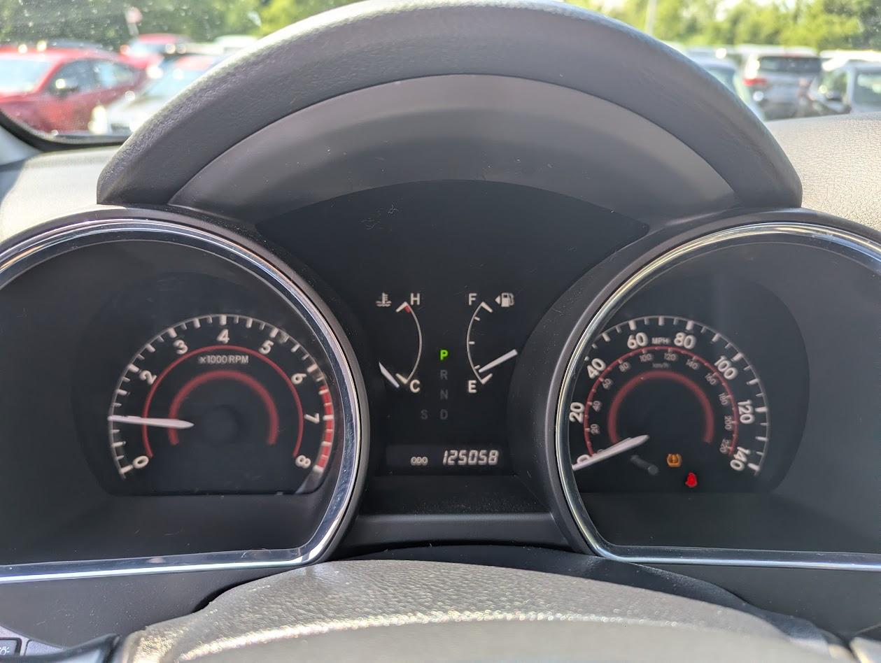 Toyota Highlander Base 4WD 2010