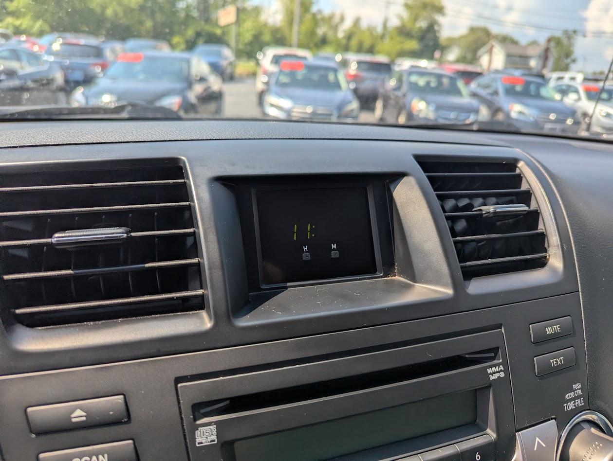 Toyota Highlander Base 4WD 2010