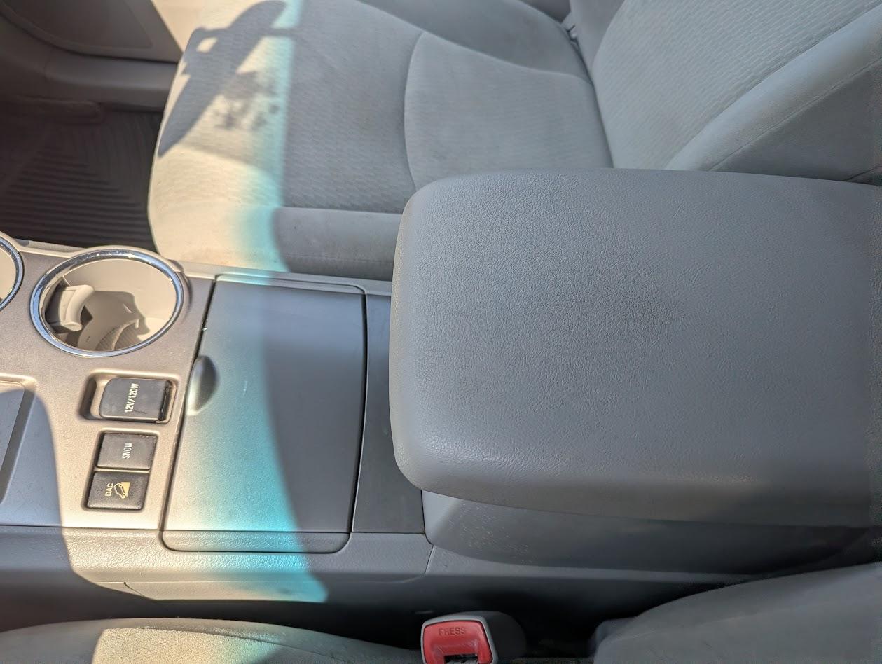 Toyota Highlander Base 4WD 2010