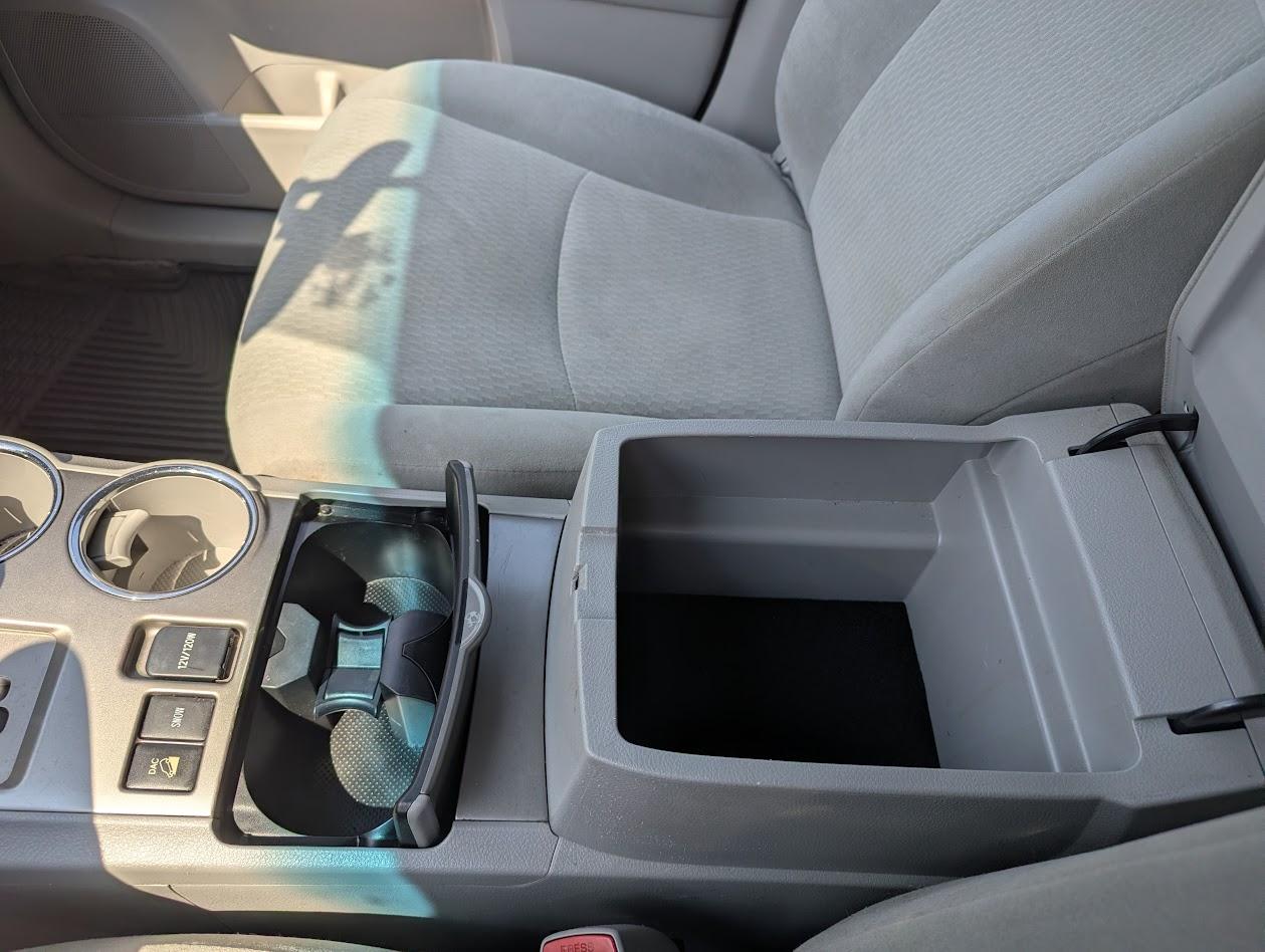 Toyota Highlander Base 4WD 2010