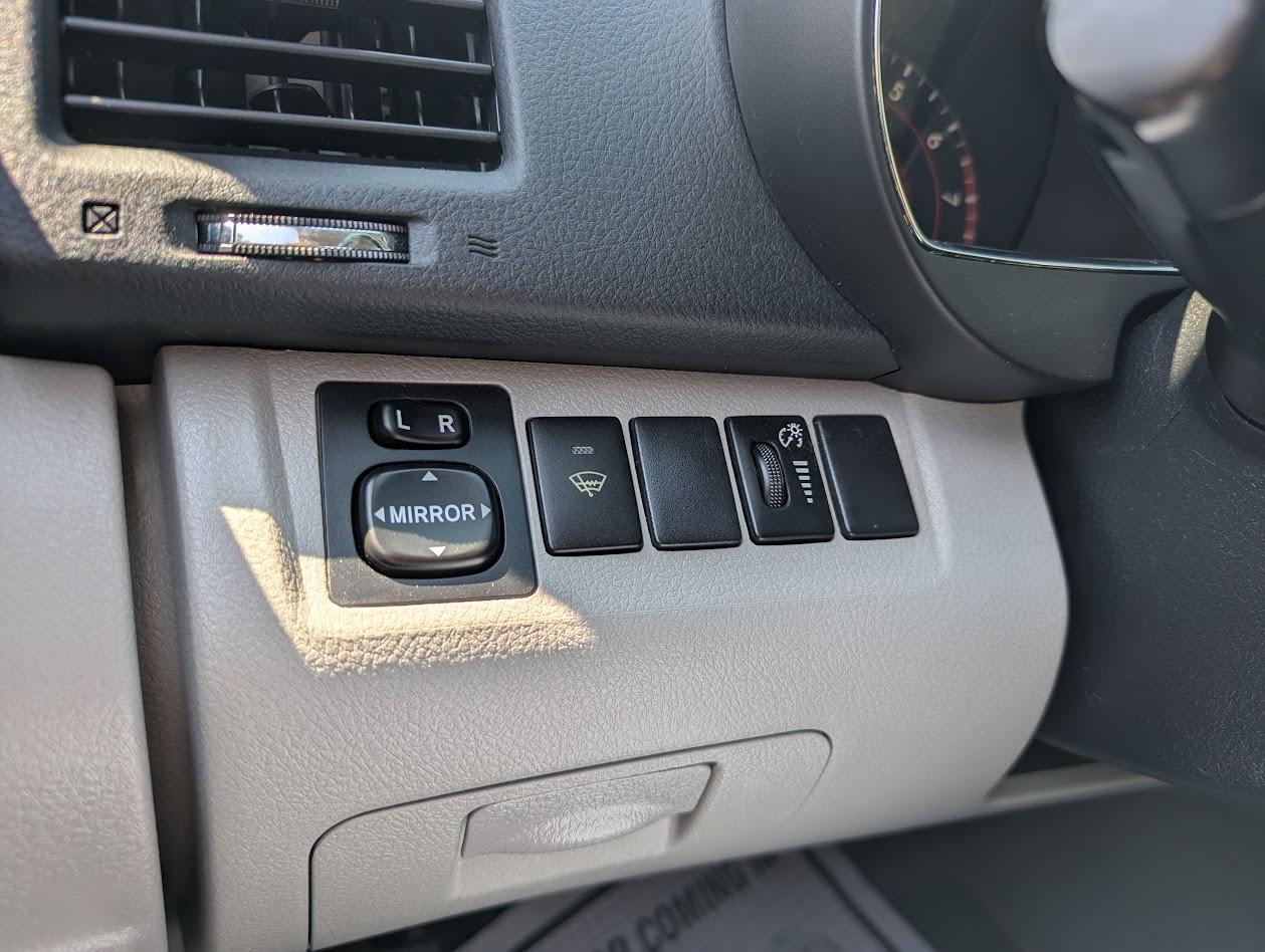 Toyota Highlander Base 4WD 2010