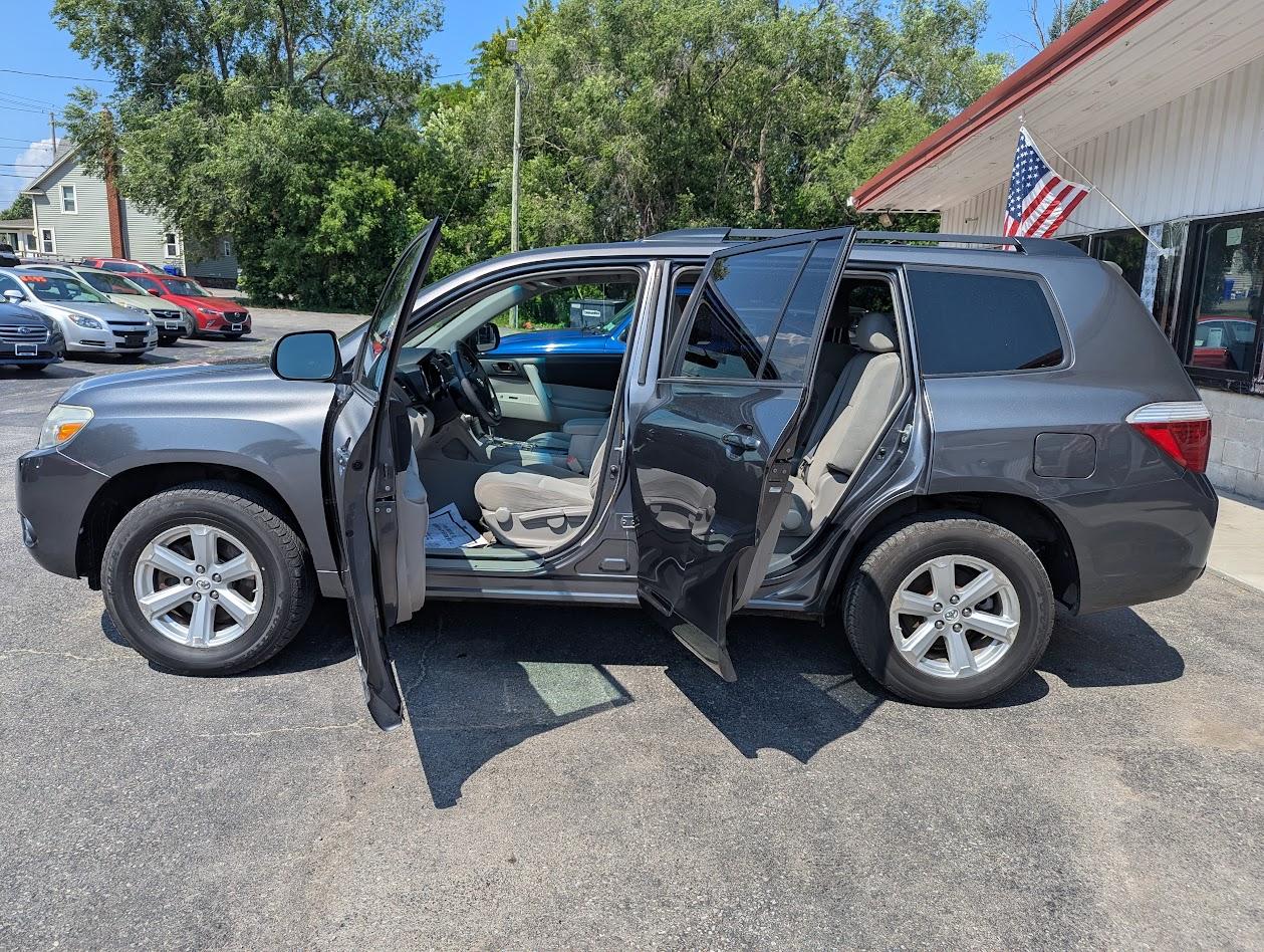 Toyota Highlander Base 4WD 2010