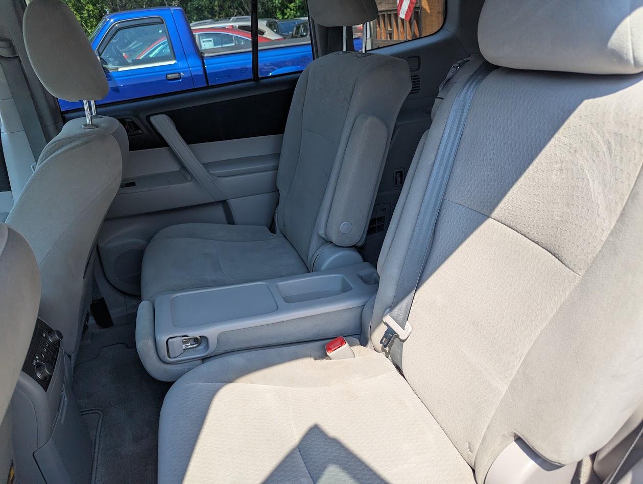 Toyota Highlander Base 4WD 2010