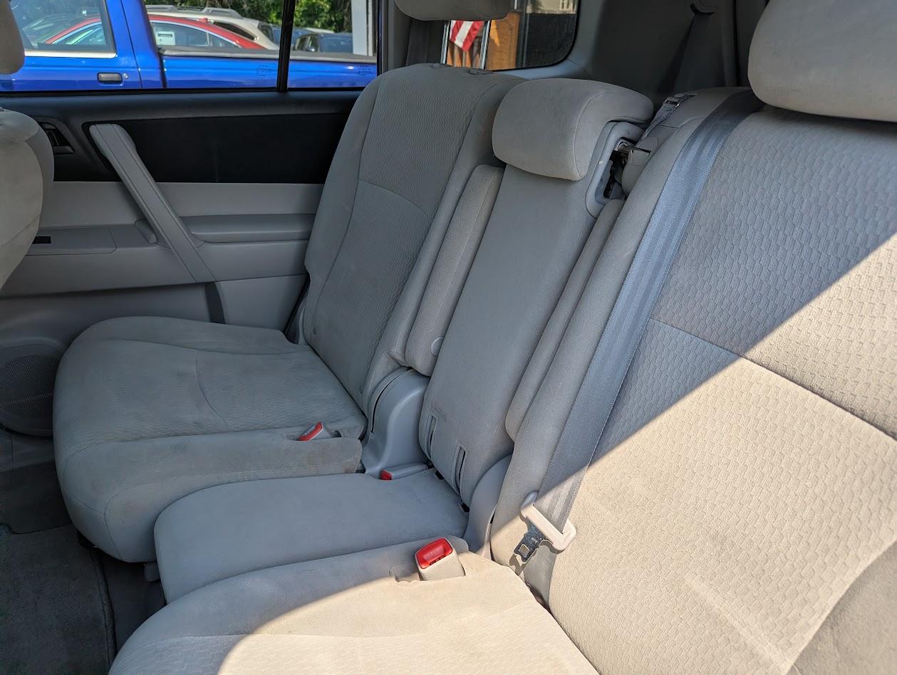 Toyota Highlander Base 4WD 2010