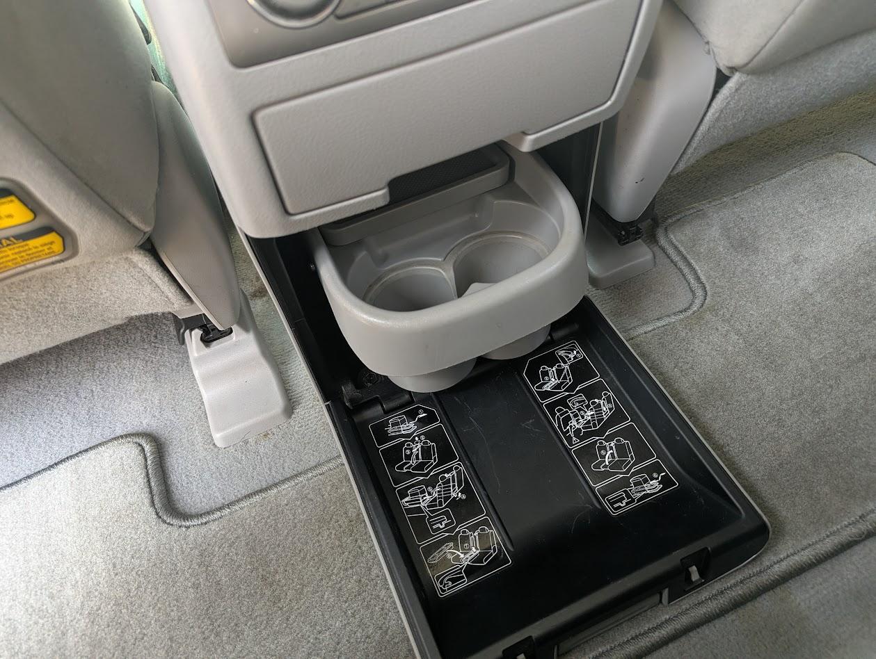 Toyota Highlander Base 4WD 2010