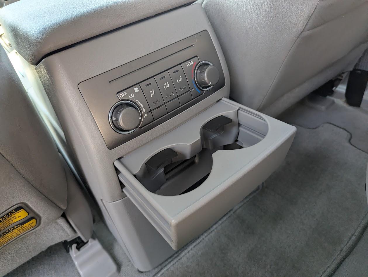 Toyota Highlander Base 4WD 2010