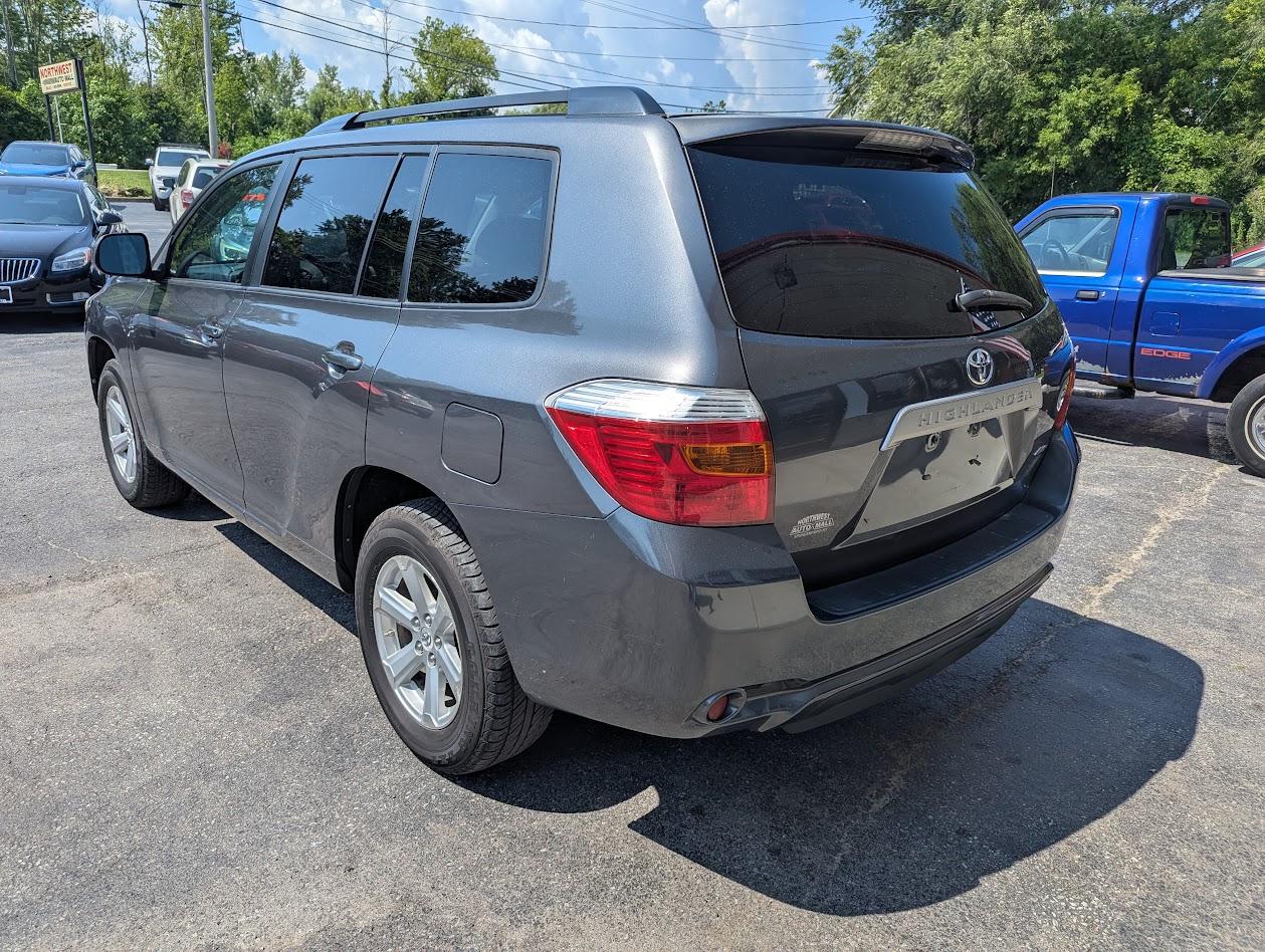 Toyota Highlander Base 4WD 2010