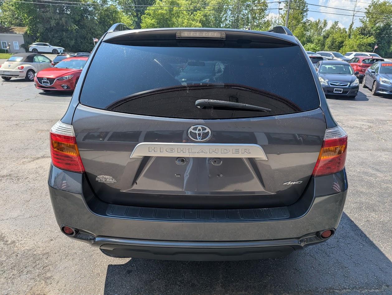 Toyota Highlander Base 4WD 2010