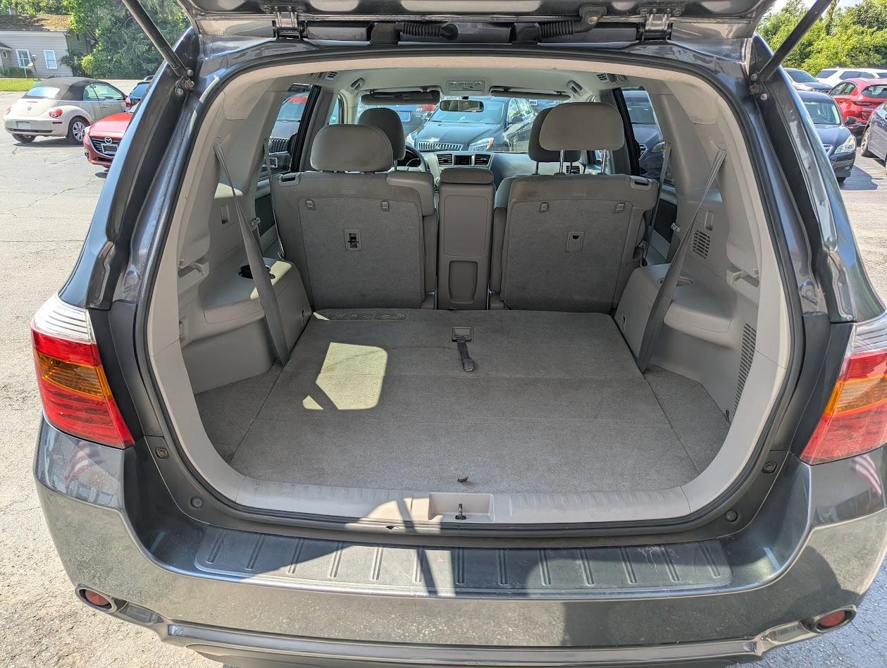 Toyota Highlander Base 4WD 2010