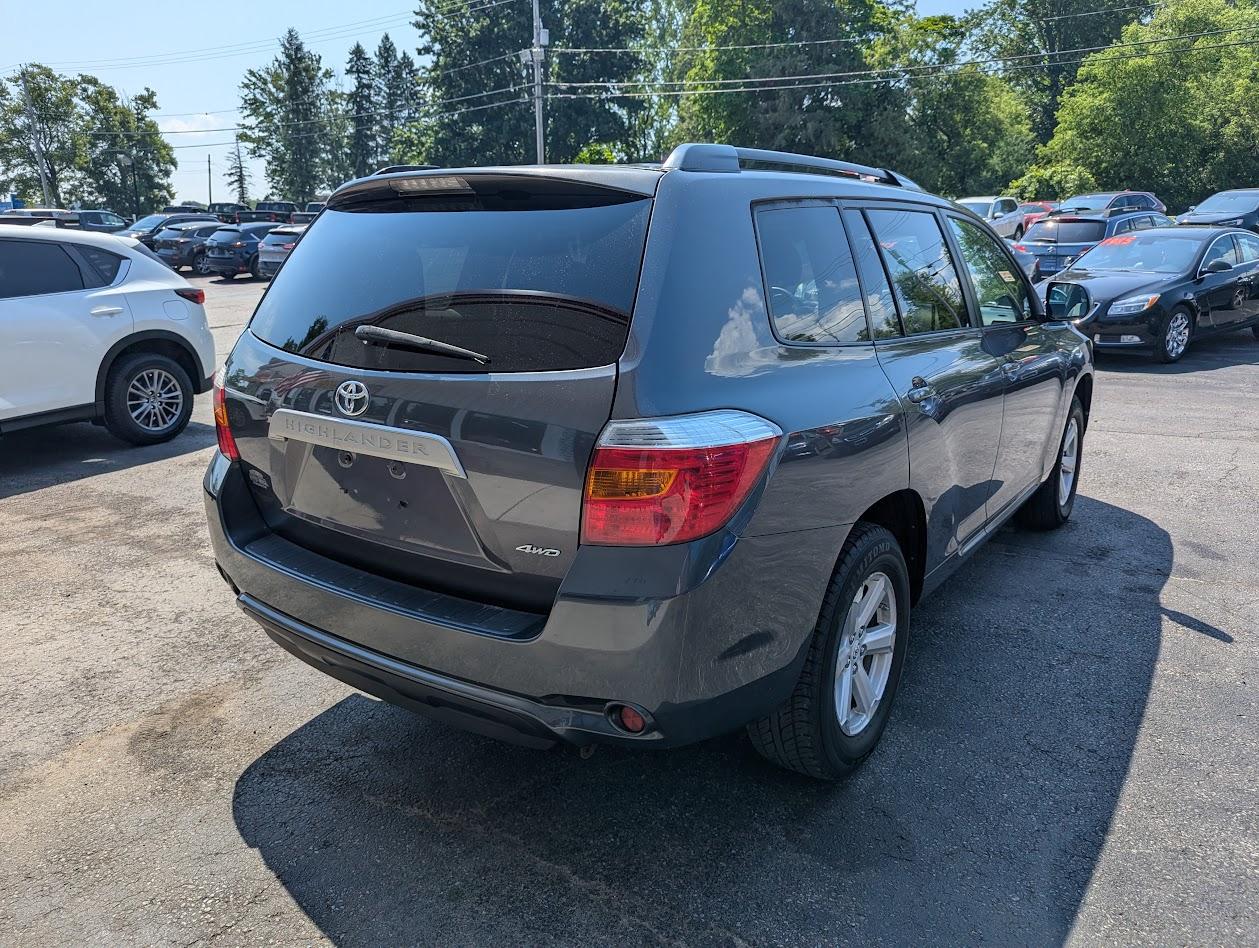 Toyota Highlander Base 4WD 2010