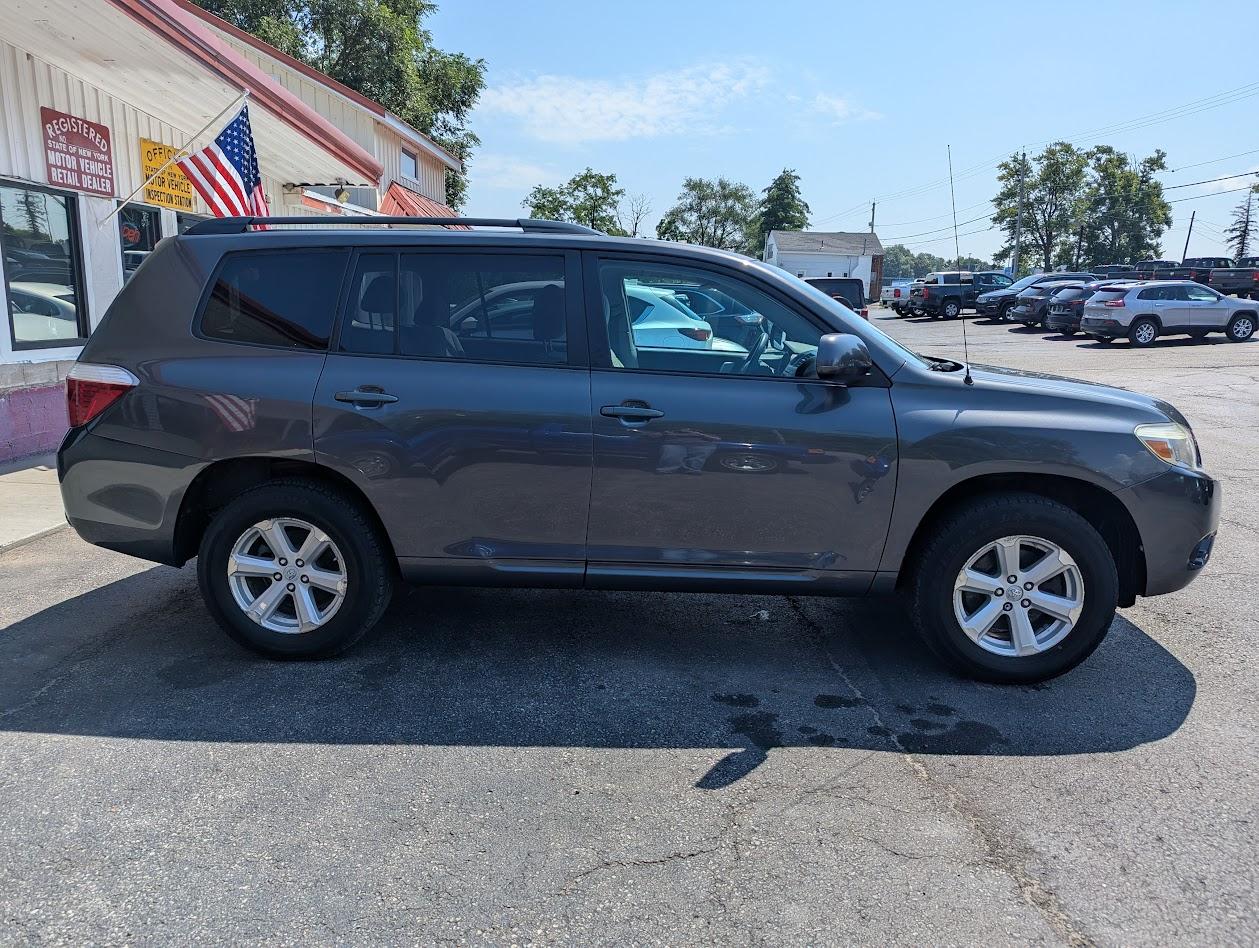Toyota Highlander Base 4WD 2010