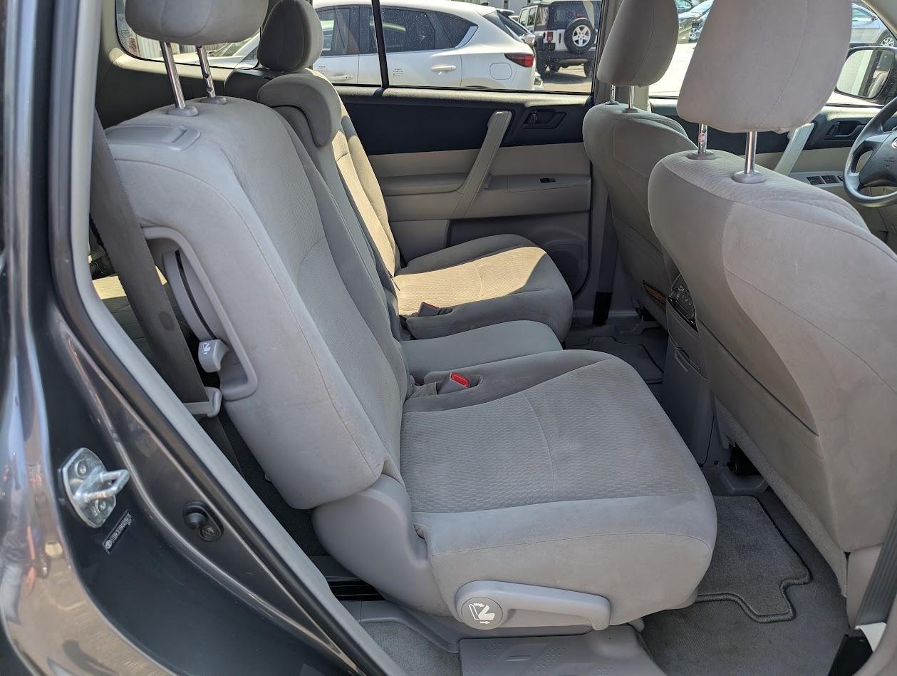 Toyota Highlander Base 4WD 2010
