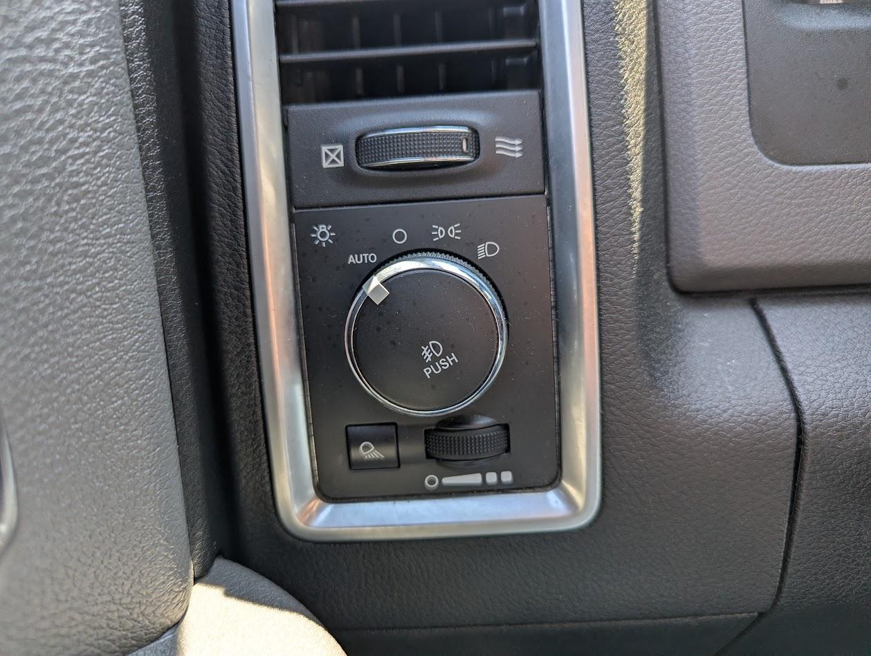RAM 1500 SLT Crew Cab SWB 4WD 2014