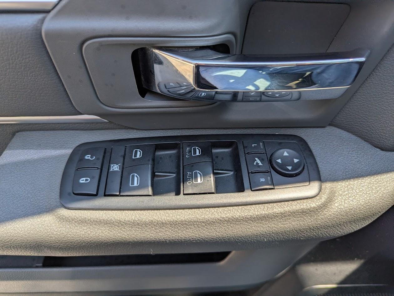 RAM 1500 SLT Crew Cab SWB 4WD 2014