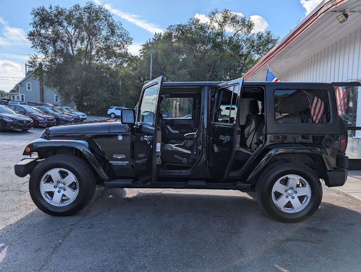 Jeep Wrangler Unlimited Sahara 4WD 2011