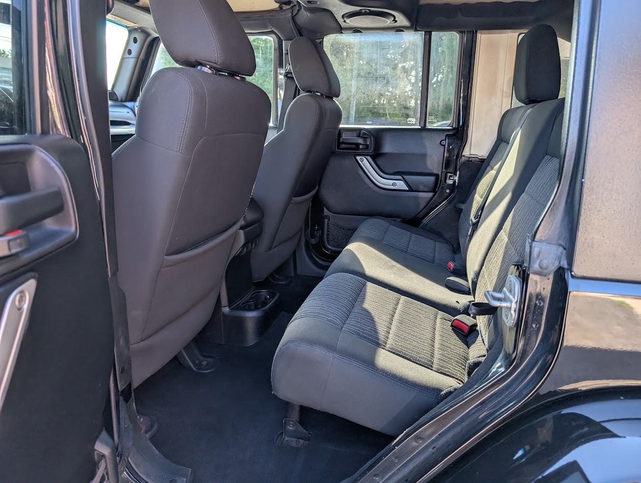 Jeep Wrangler Unlimited Sahara 4WD 2011