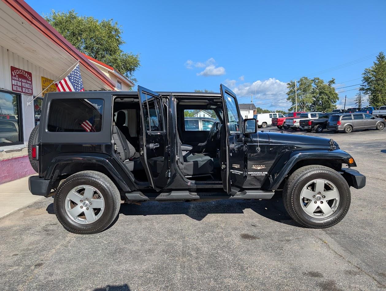 Jeep Wrangler Unlimited Sahara 4WD 2011