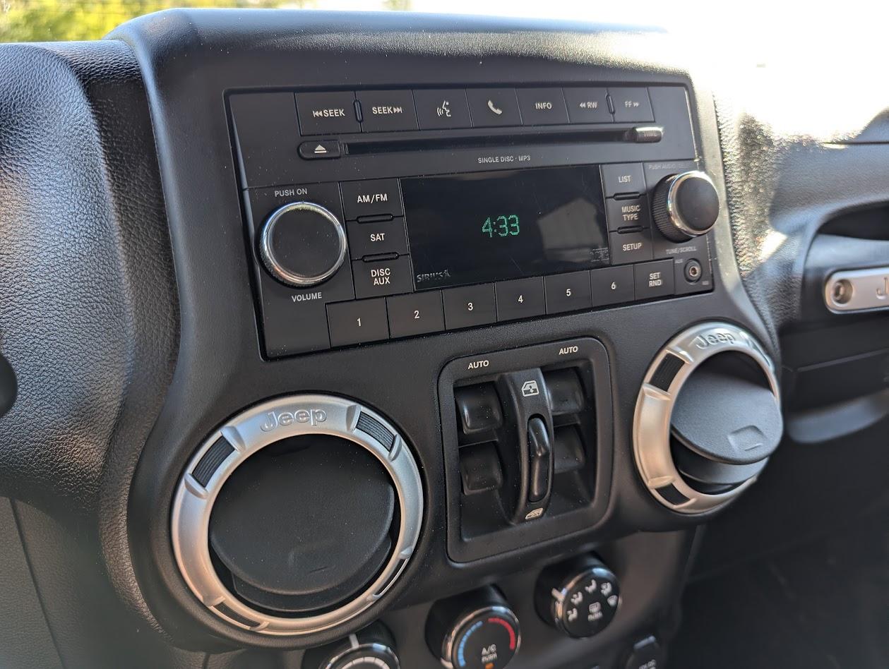 Jeep Wrangler Unlimited Sahara 4WD 2011