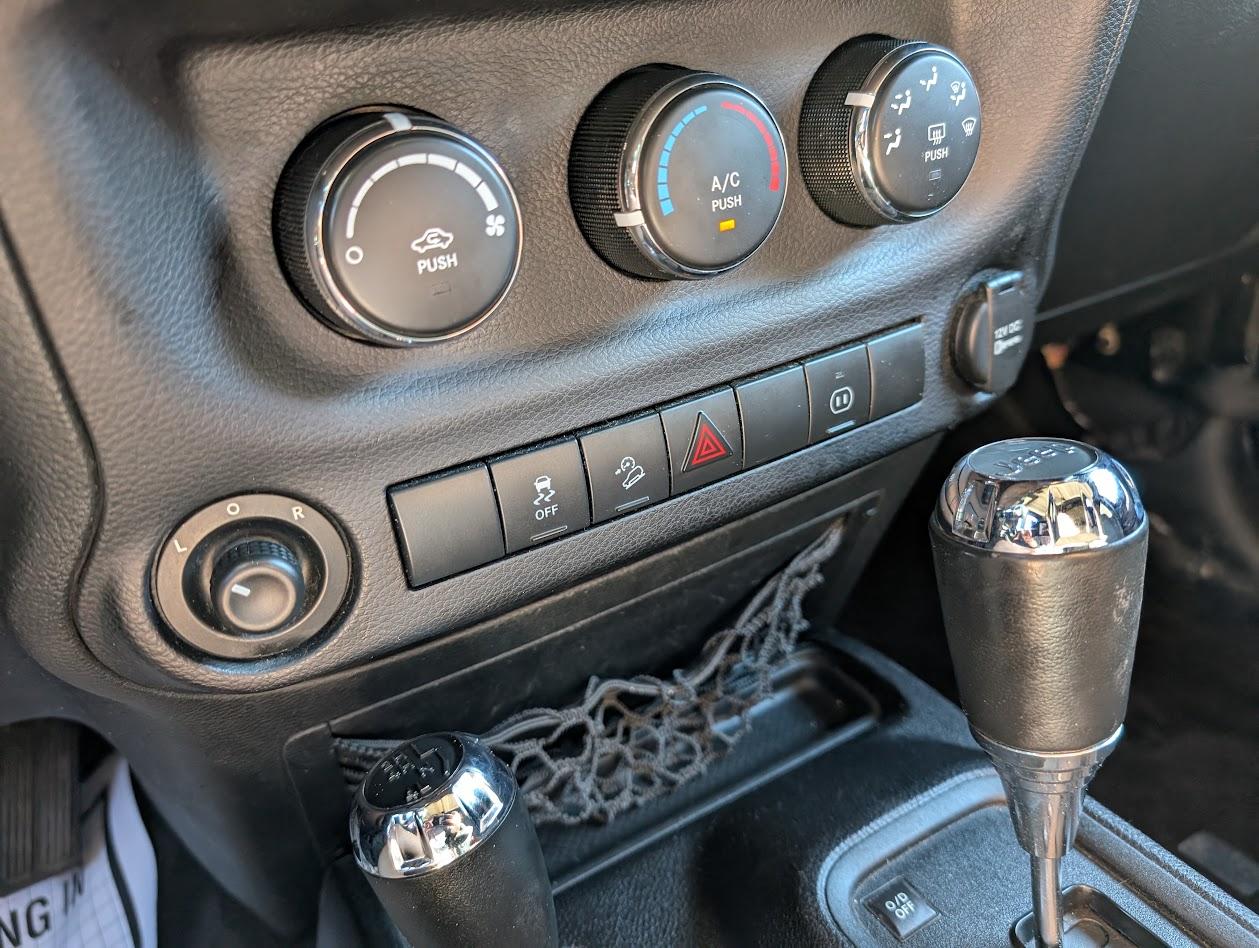Jeep Wrangler Unlimited Sahara 4WD 2011