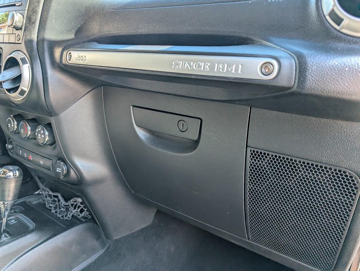 Jeep Wrangler Unlimited Sahara 4WD 2011