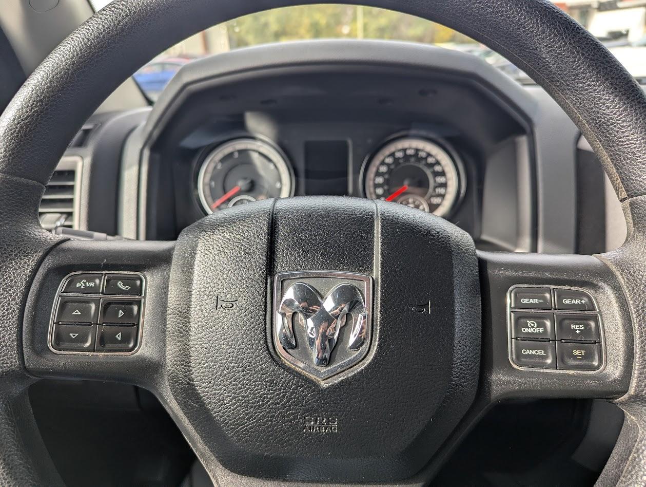 RAM 1500 Tradesman Quad Cab 4WD 2017