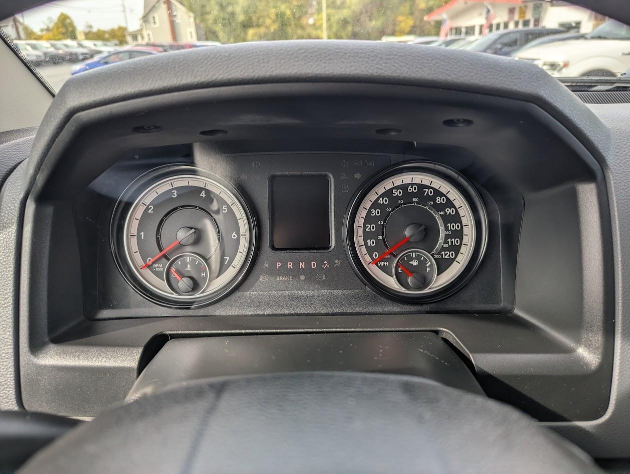 RAM 1500 Tradesman Quad Cab 4WD 2017