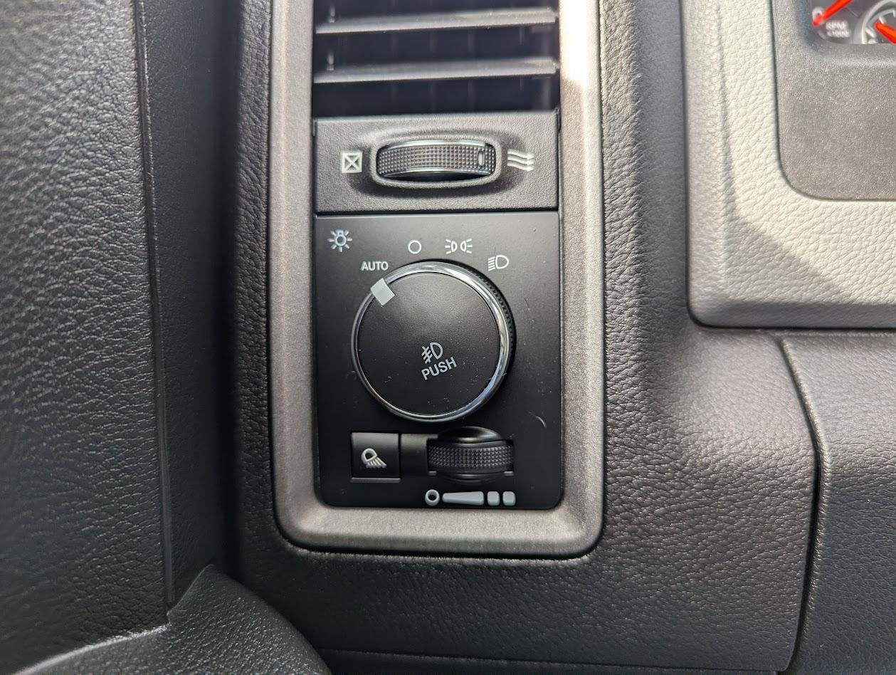 RAM 1500 Tradesman Quad Cab 4WD 2017