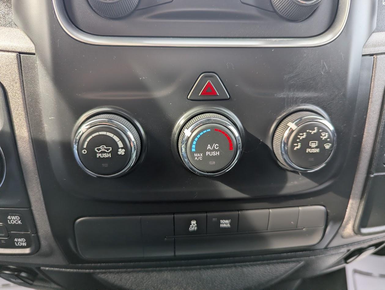 RAM 1500 Tradesman Quad Cab 4WD 2017