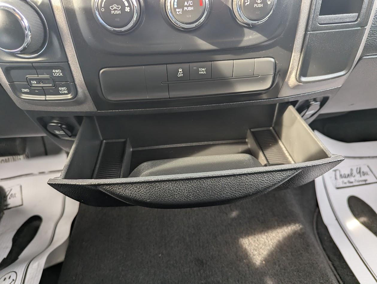 RAM 1500 Tradesman Quad Cab 4WD 2017